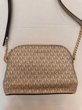 Michael Kors Jet Set Travel Medium Dome Crossbody Gold Chain Purse Bag Zip